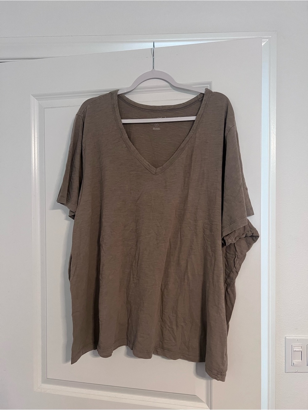 Universal Thread V-Neck Short Sleeve Tee